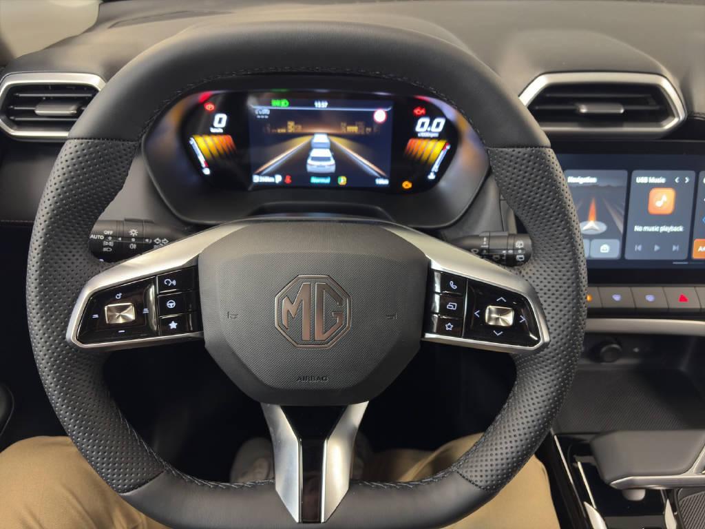 MG ZS 1.5 Hybrid+ Luxury-image-5