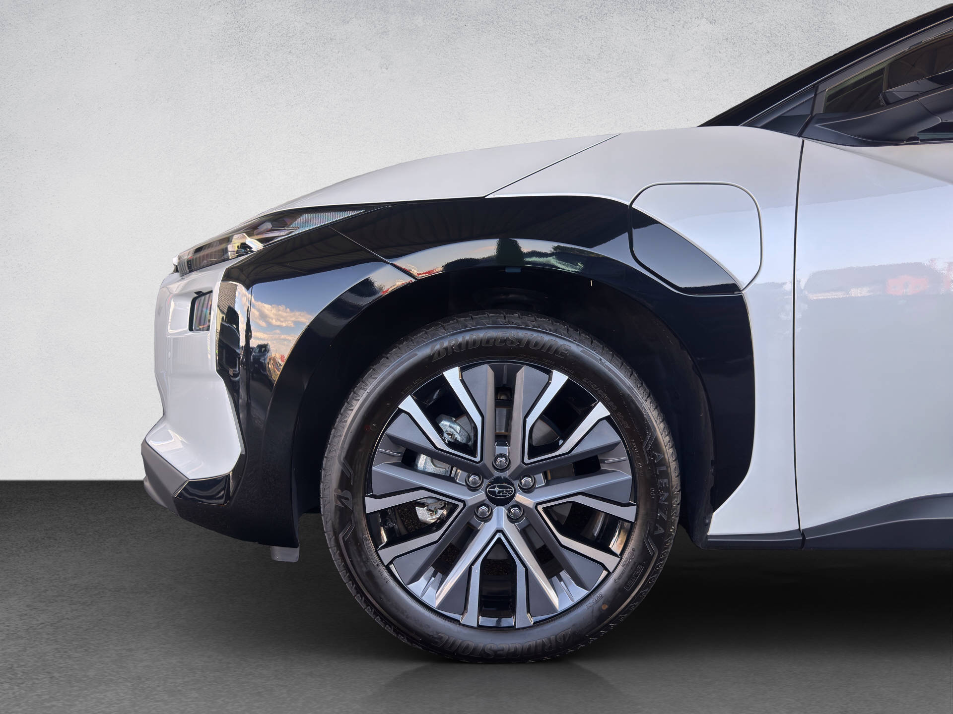 SUBARU Solterra eV Luxury AWD-image-3