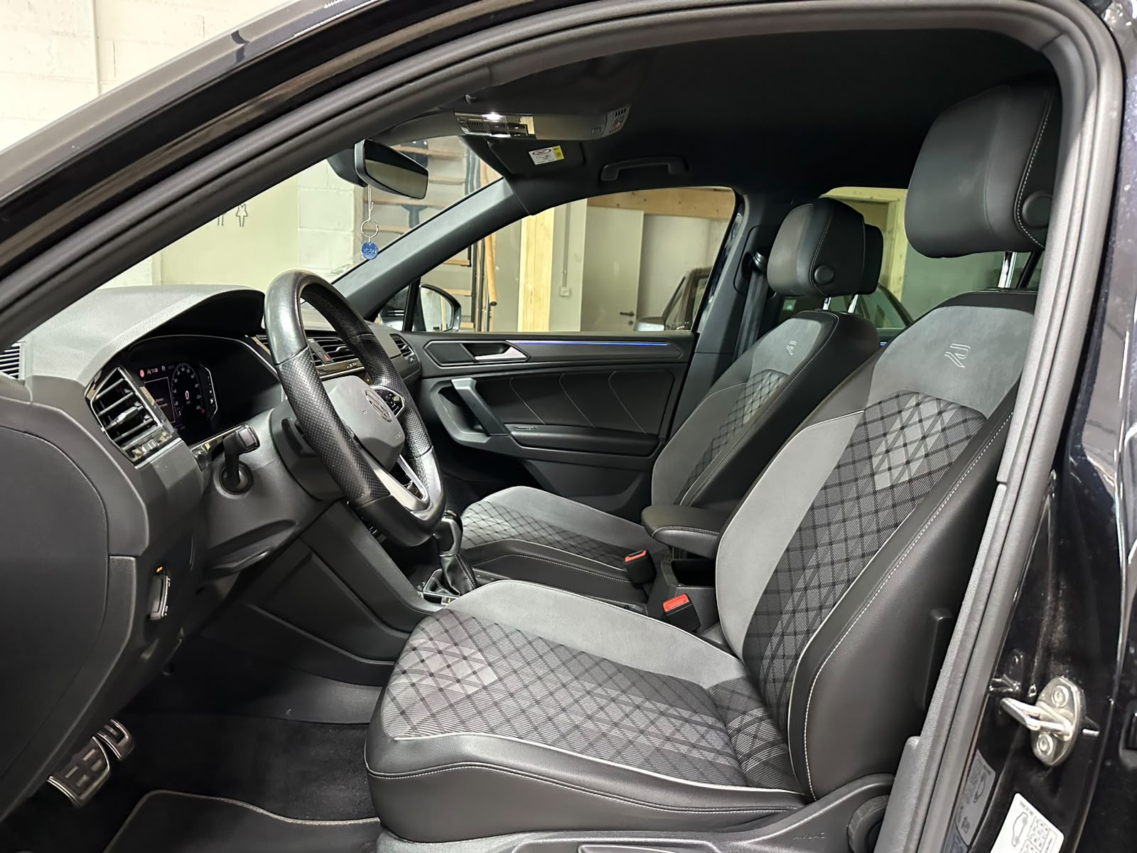 VW Tiguan 2.0 TDI SCR R-Line 4Motion DSG-image-10