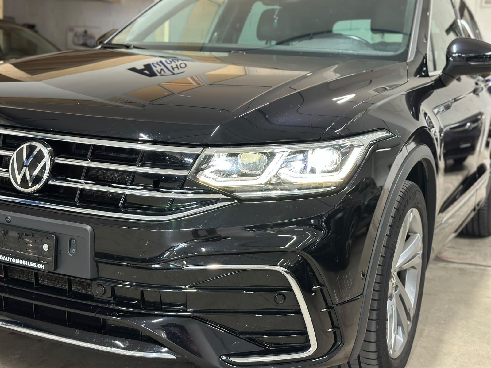 VW Tiguan 2.0 TDI SCR R-Line 4Motion DSG-image-6