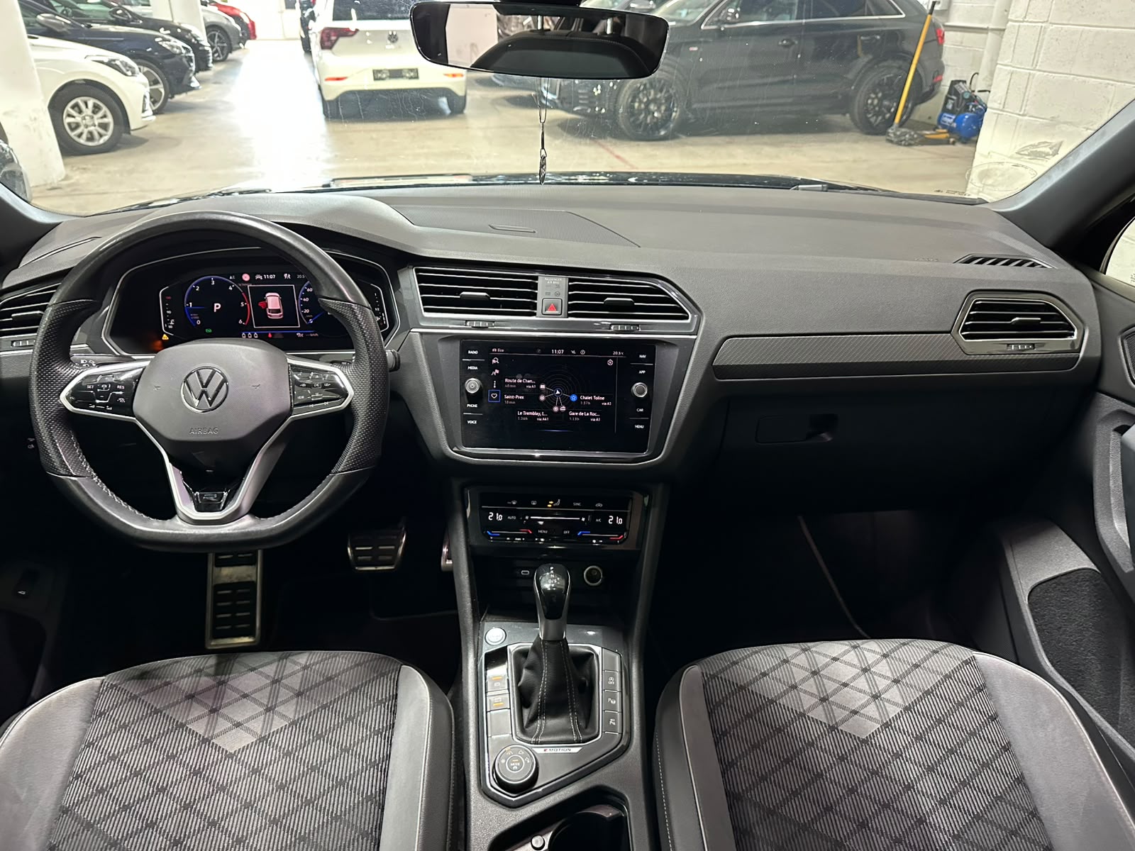 VW Tiguan 2.0 TDI SCR R-Line 4Motion DSG-image-8