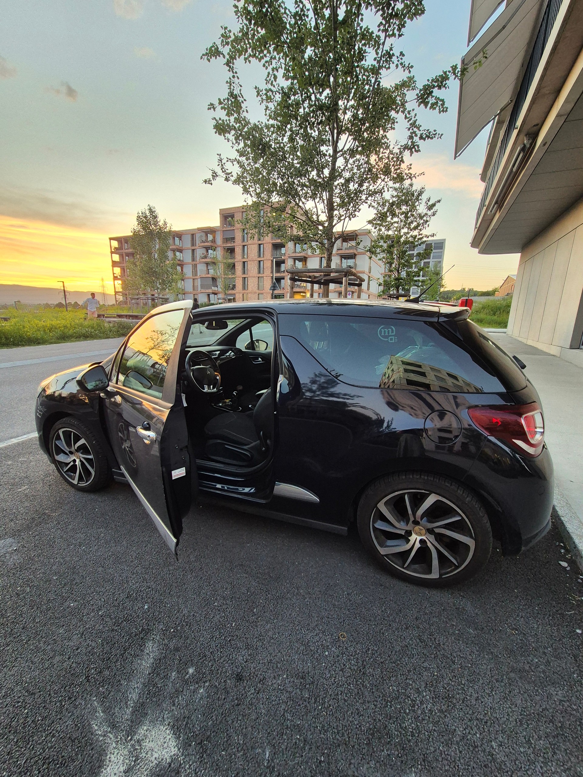 DS AUTOMOBILES 1.2 PureTech So Chic-image-1