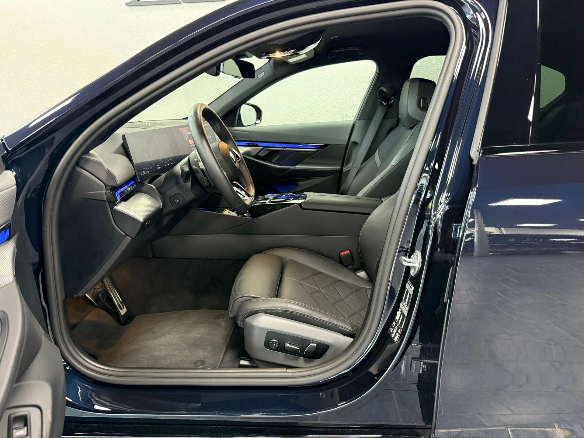 BMW 540d xDrive 48V M Sport Steptronic-image-9