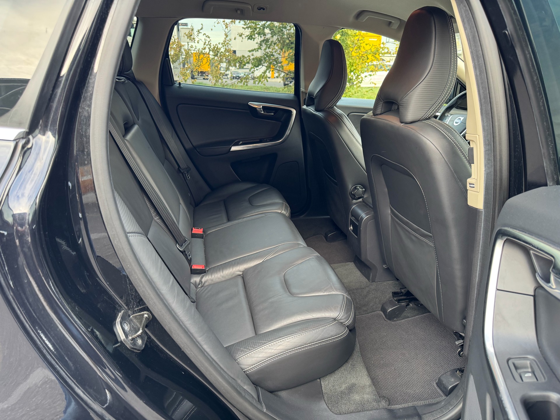 VOLVO XC60 D3 AWD R-Design Geartronic-image-11