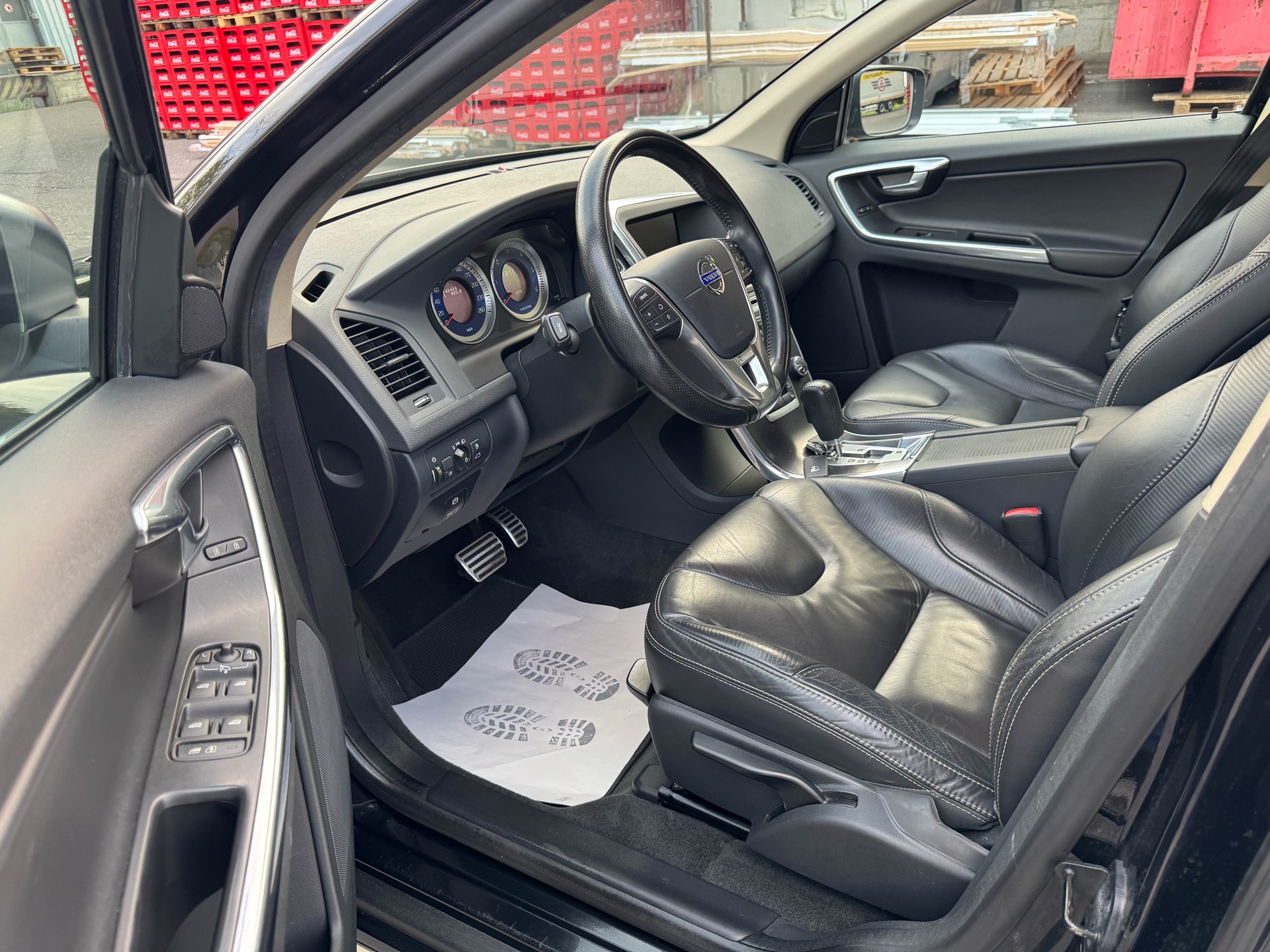 VOLVO XC60 D3 AWD R-Design Geartronic-image-13