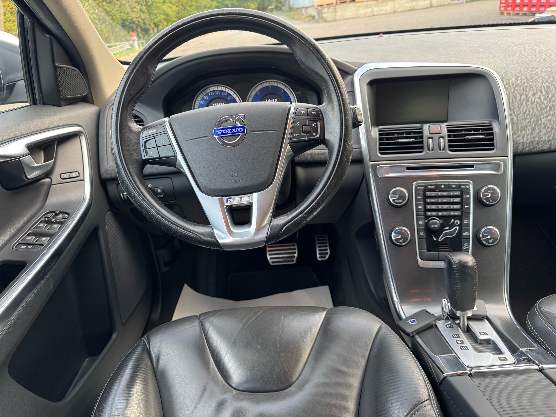 VOLVO XC60 D3 AWD R-Design Geartronic-image-16