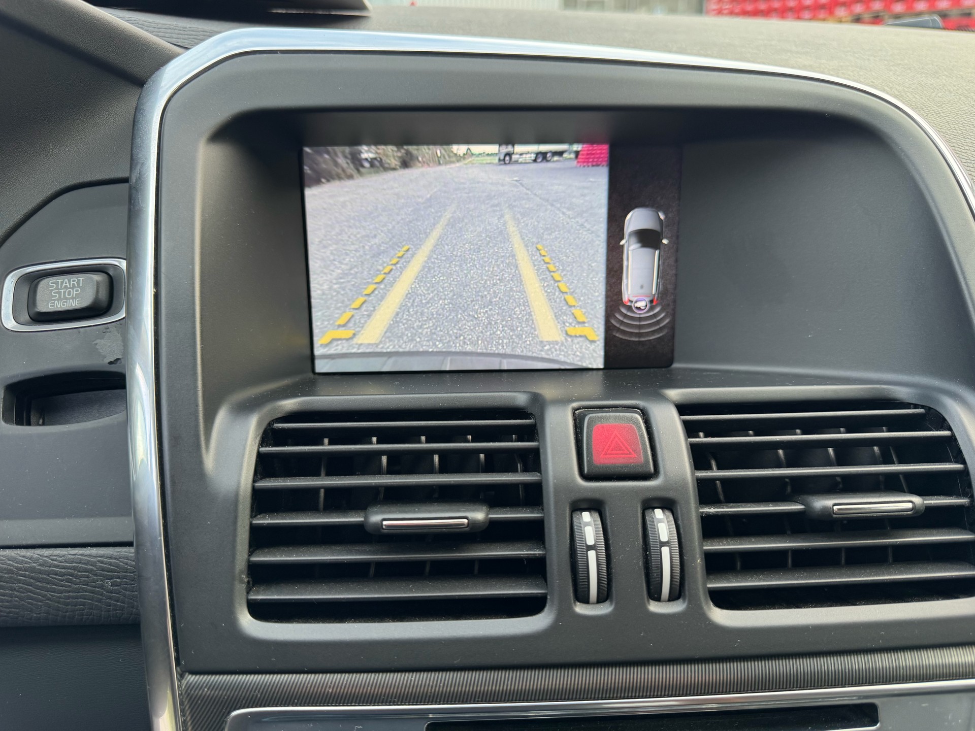 VOLVO XC60 D3 AWD R-Design Geartronic-image-22