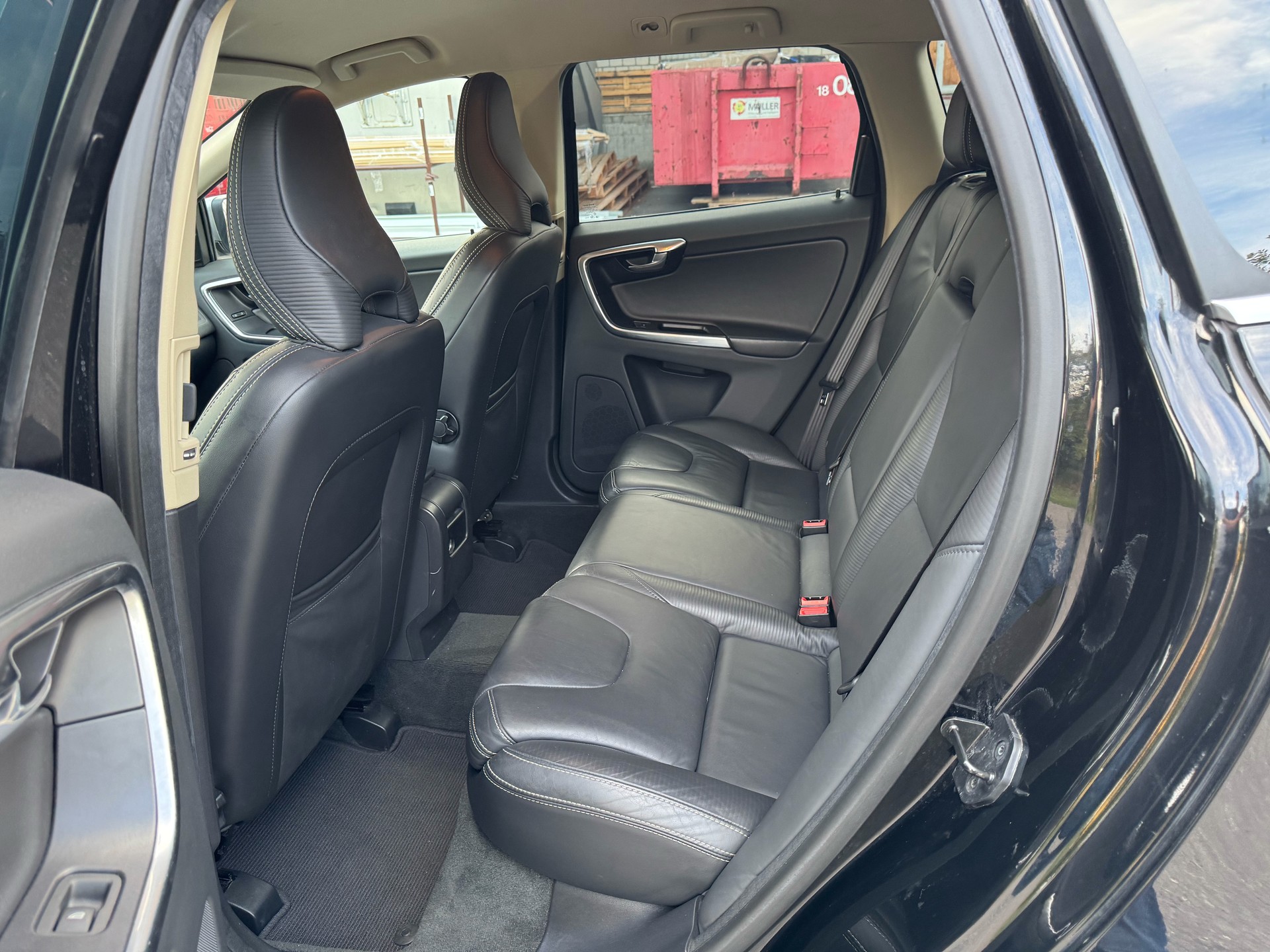 VOLVO XC60 D3 AWD R-Design Geartronic-image-15