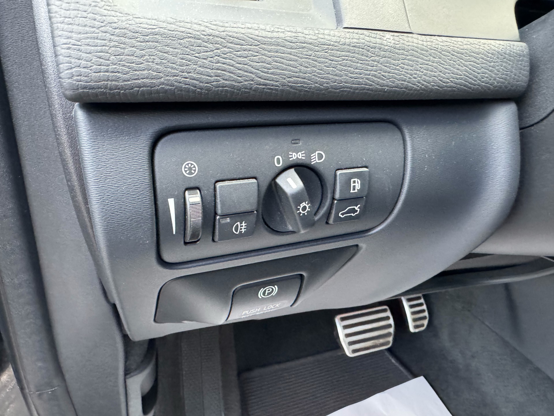 VOLVO XC60 D3 AWD R-Design Geartronic-image-17