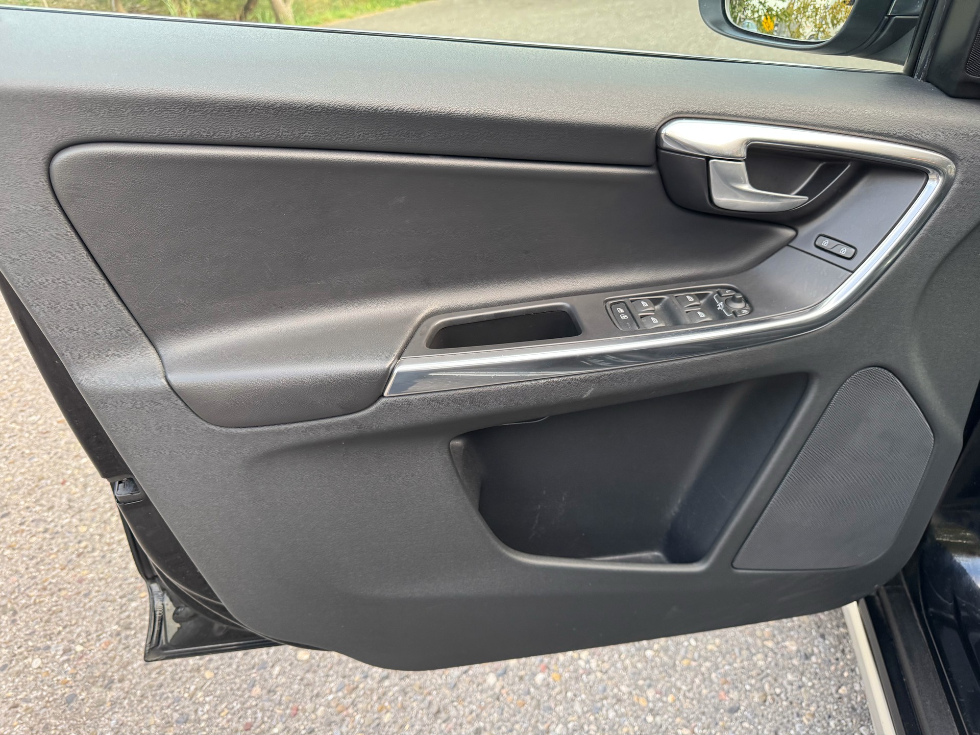 VOLVO XC60 D3 AWD R-Design Geartronic-image-14