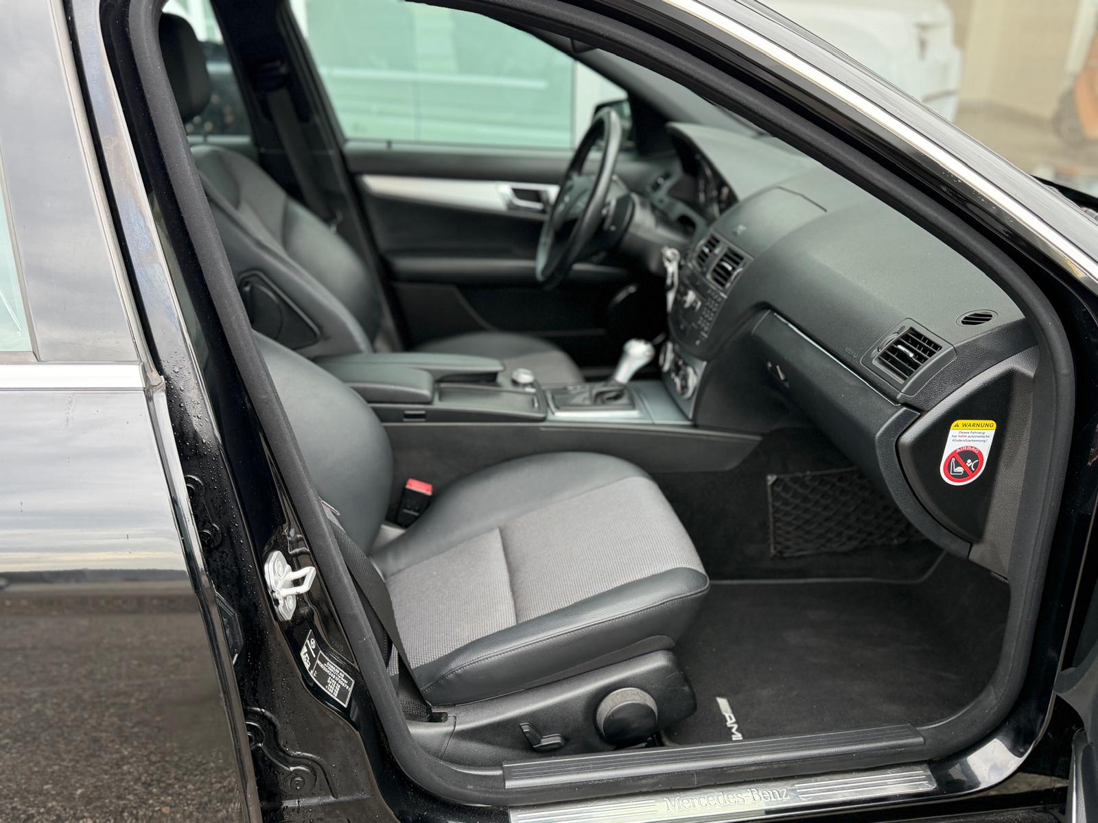MERCEDES-BENZ C 200 CGI BlueEfficiency Automatic-image-12