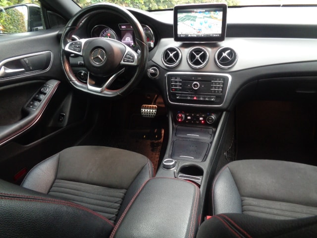 MERCEDES-BENZ CLA 250 AMG Line 7G-DCT 4Matic-image-3