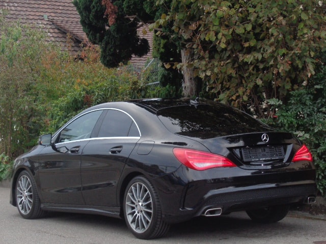 MERCEDES-BENZ CLA 250 AMG Line 7G-DCT 4Matic-image-2