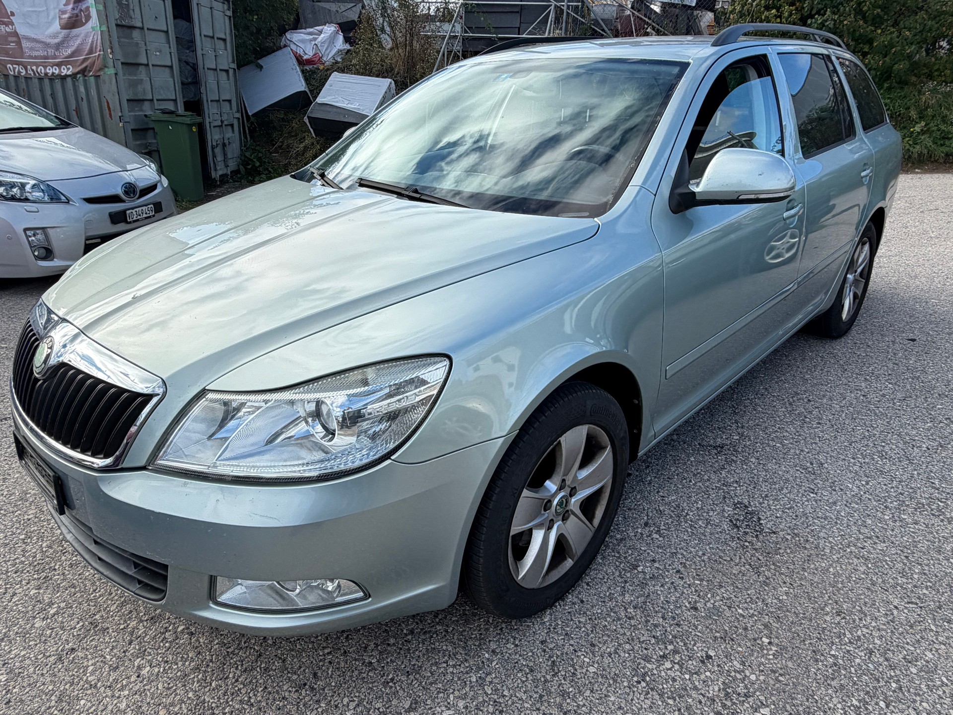 SKODA Octavia Combi 1.4 TSI Ambiente-image-1
