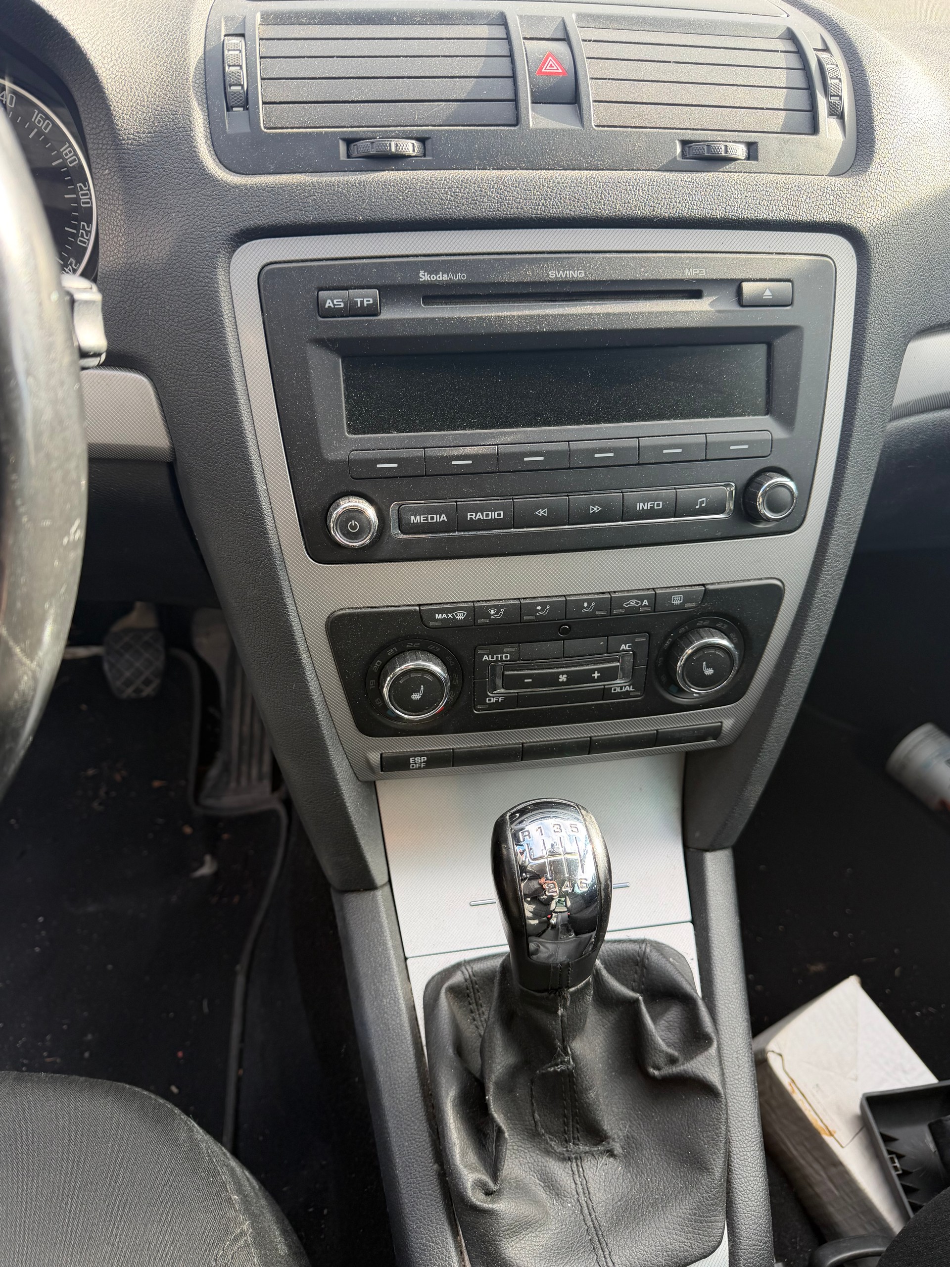 SKODA Octavia Combi 1.4 TSI Ambiente-image-7