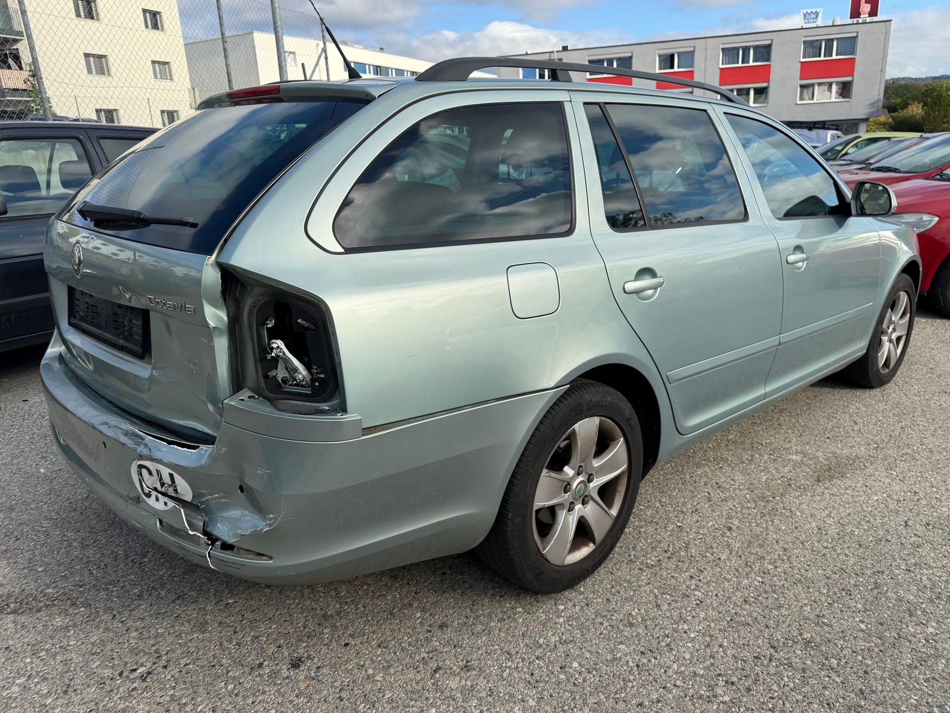 SKODA Octavia Combi 1.4 TSI Ambiente-image-3