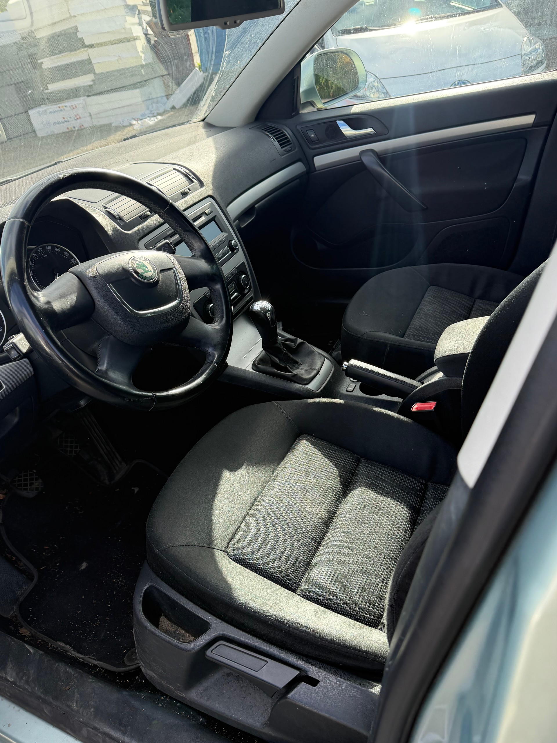 SKODA Octavia Combi 1.4 TSI Ambiente-image-6