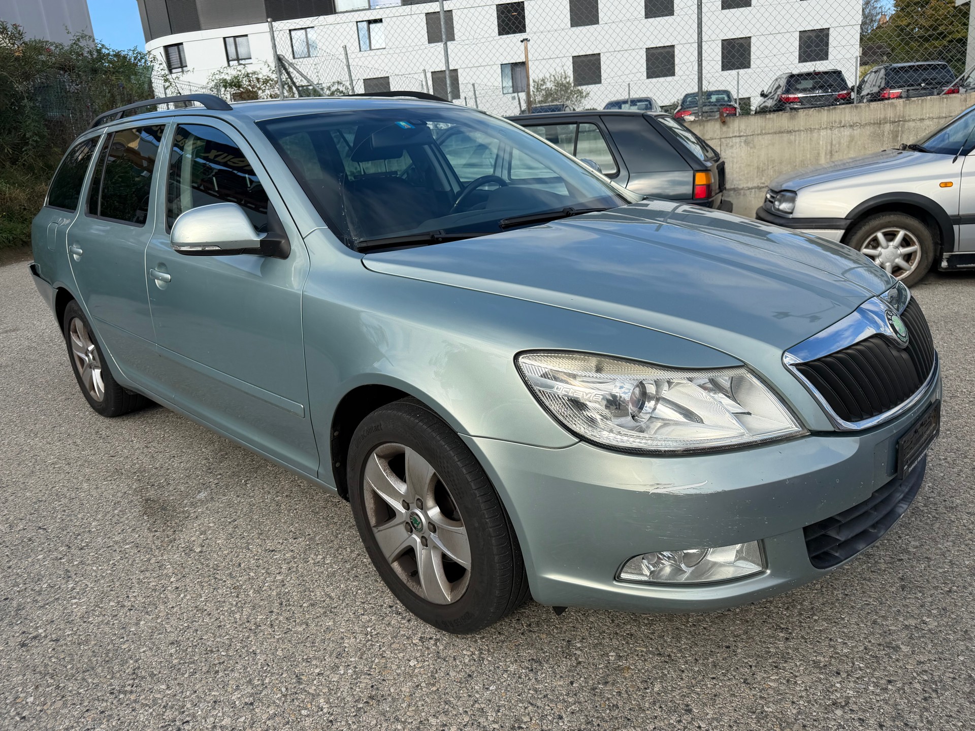 SKODA Octavia Combi 1.4 TSI Ambiente-image-2