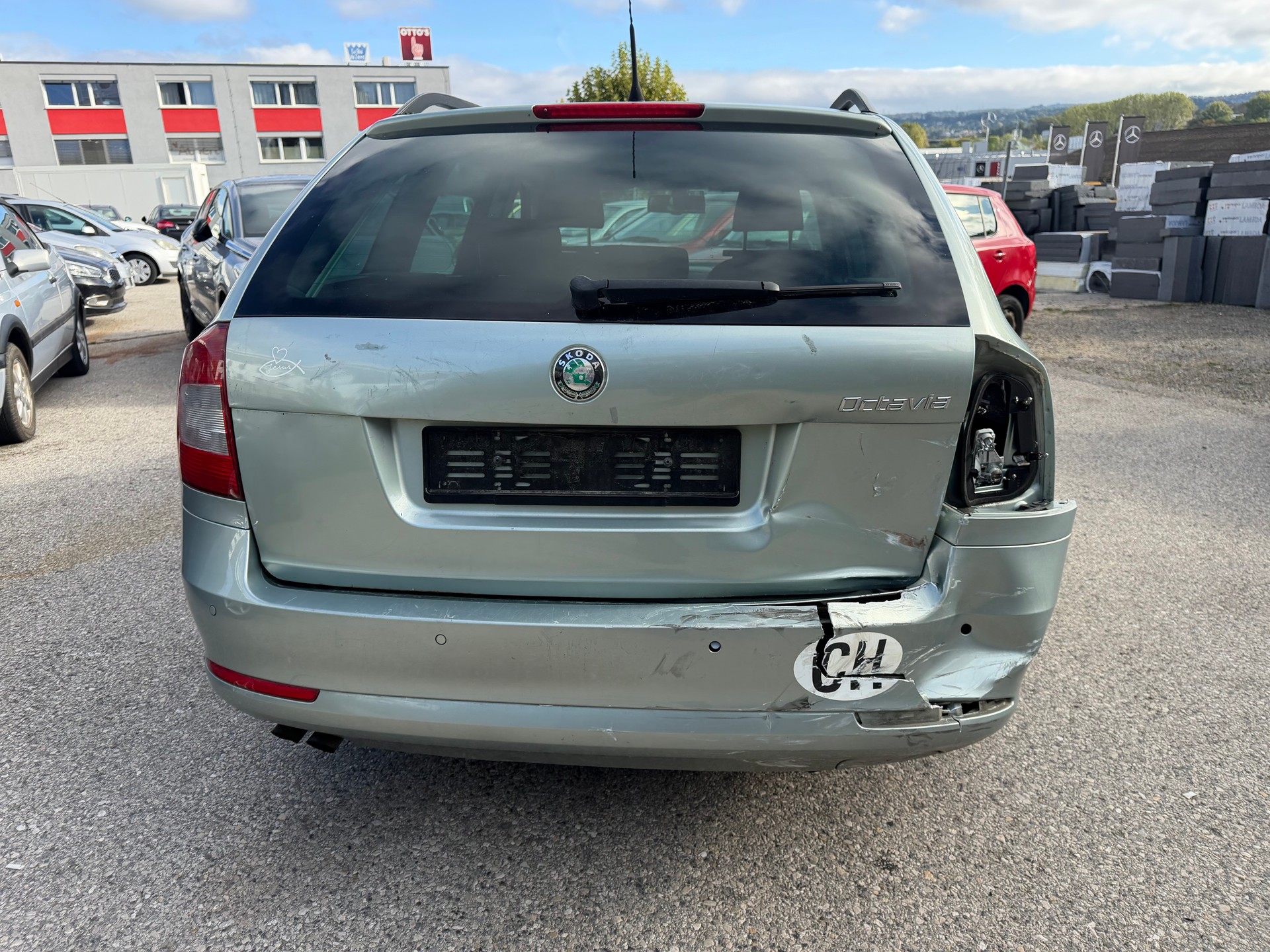SKODA Octavia Combi 1.4 TSI Ambiente-image-4