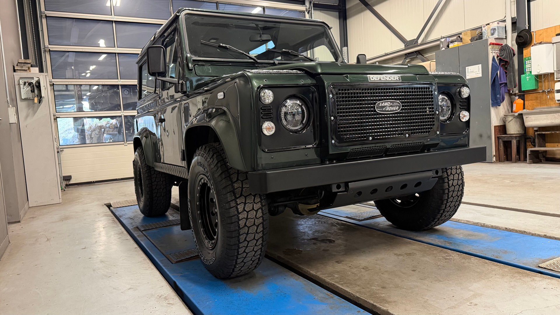 LAND ROVER Defender 90 CSW 2.5 Td5-image-5