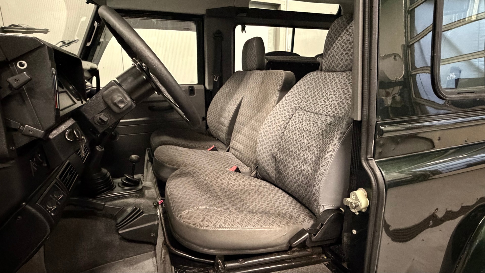 LAND ROVER Defender 90 CSW 2.5 Td5-image-10