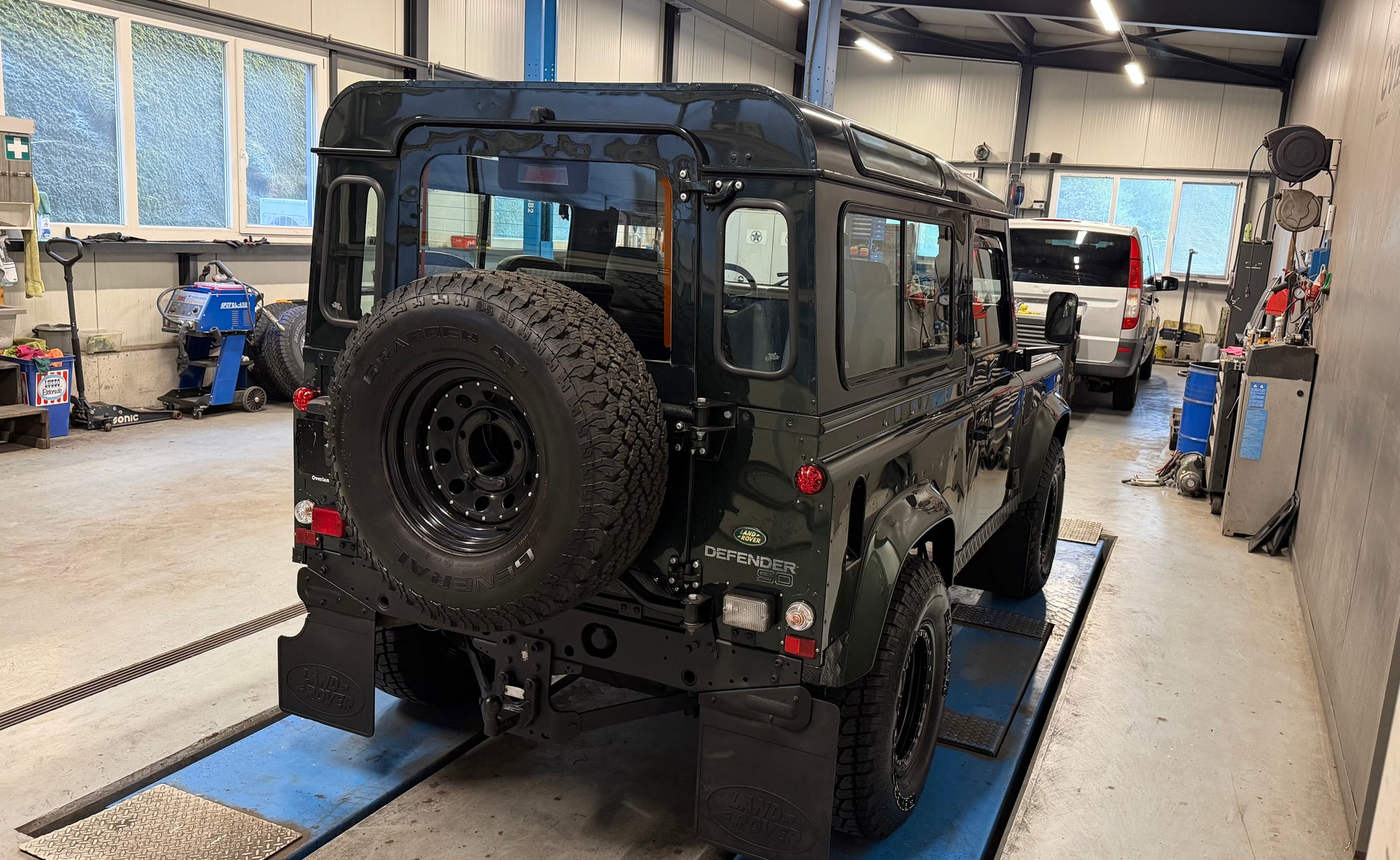 LAND ROVER Defender 90 CSW 2.5 Td5-image-4