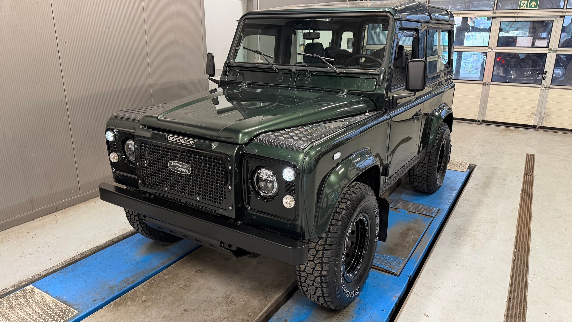 LAND ROVER Defender 90 CSW 2.5 Td5-image-8