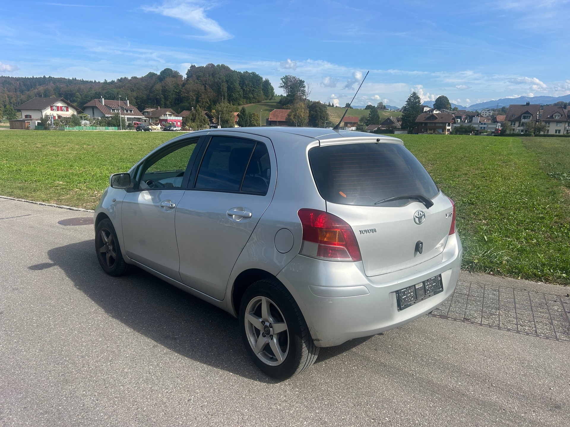 TOYOTA Yaris 1.33 Linea Terra-image-3