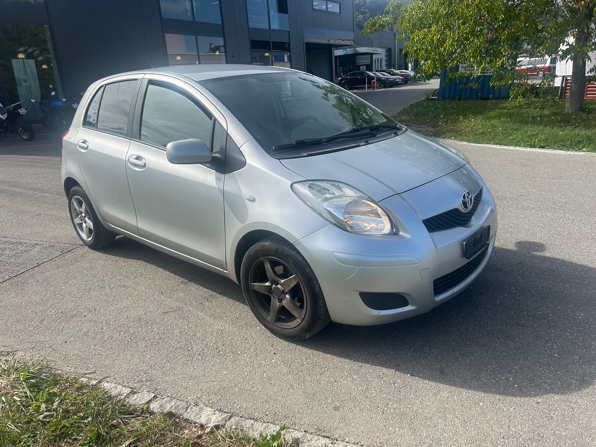 TOYOTA Yaris 1.33 Linea Terra-image-1