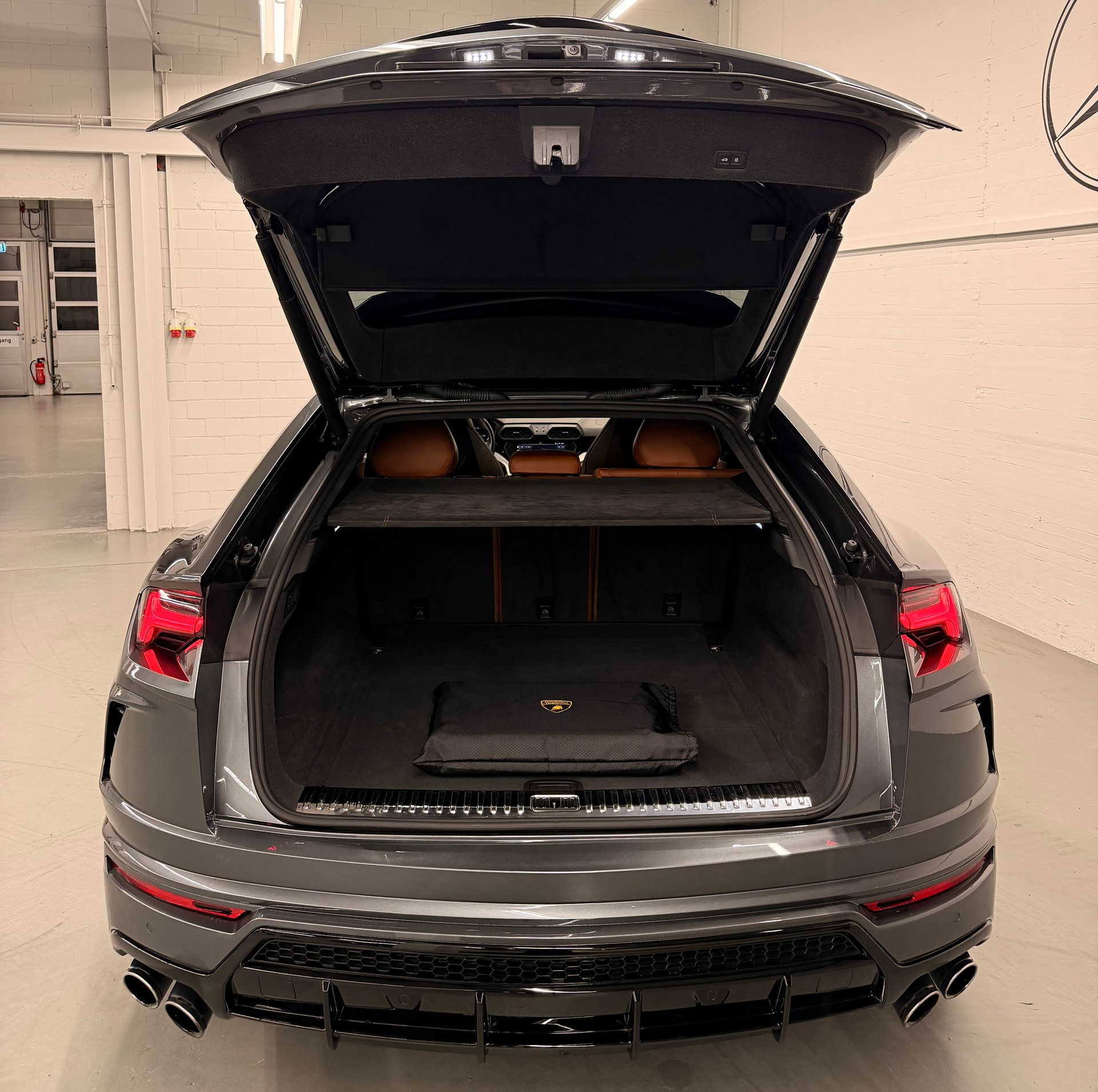 LAMBORGHINI Urus E-Gear Limited Grey Performance CH-Fahrzeug+ 2Jahre Garantie + Frisch ab MFK& Frisch ab Lamborghini Service-image-9