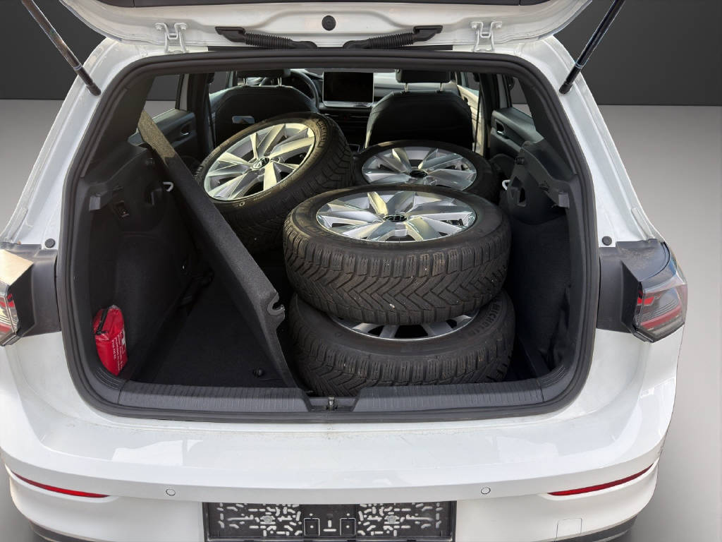 VW Golf VIII 1.5 eTSI Edition 50 DSG-image-8