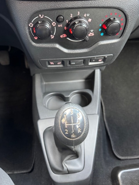 DACIA Dokker Van TCe 115 S&S Essential Verblecht-image-12