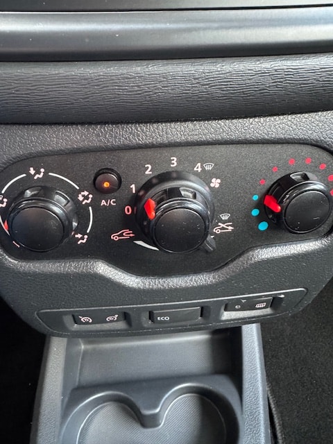 DACIA Dokker Van TCe 115 S&S Essential Verblecht-image-14