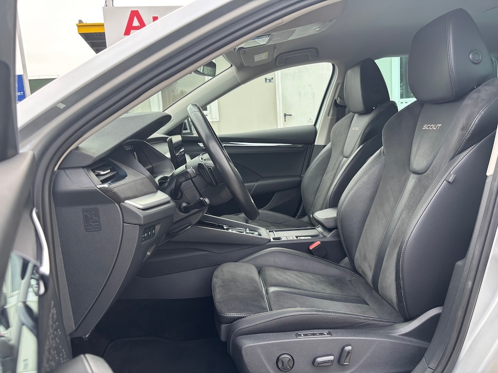 SKODA Octavia Combi 2.0 TDI DSG Scout 4x4-image-6