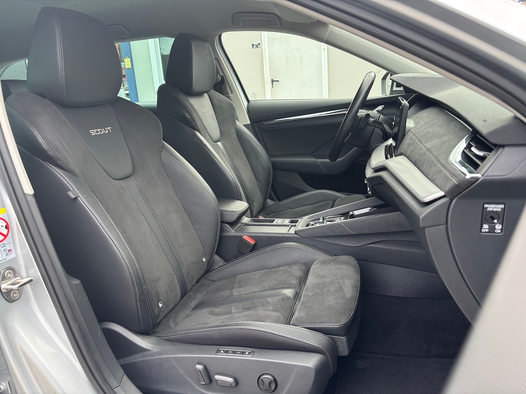SKODA Octavia Combi 2.0 TDI DSG Scout 4x4-image-7