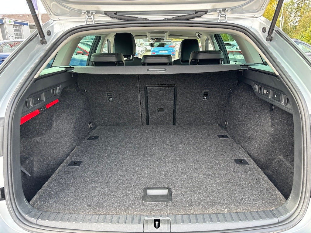 SKODA Octavia Combi 2.0 TDI DSG Scout 4x4-image-18
