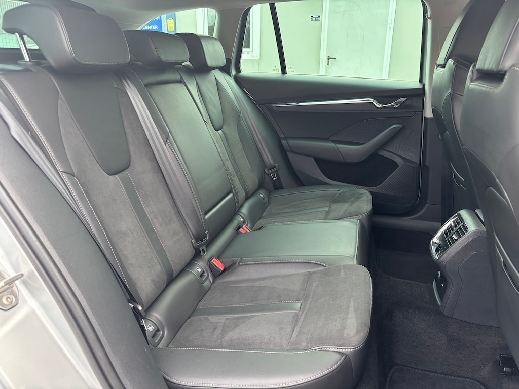 SKODA Octavia Combi 2.0 TDI DSG Scout 4x4-image-17