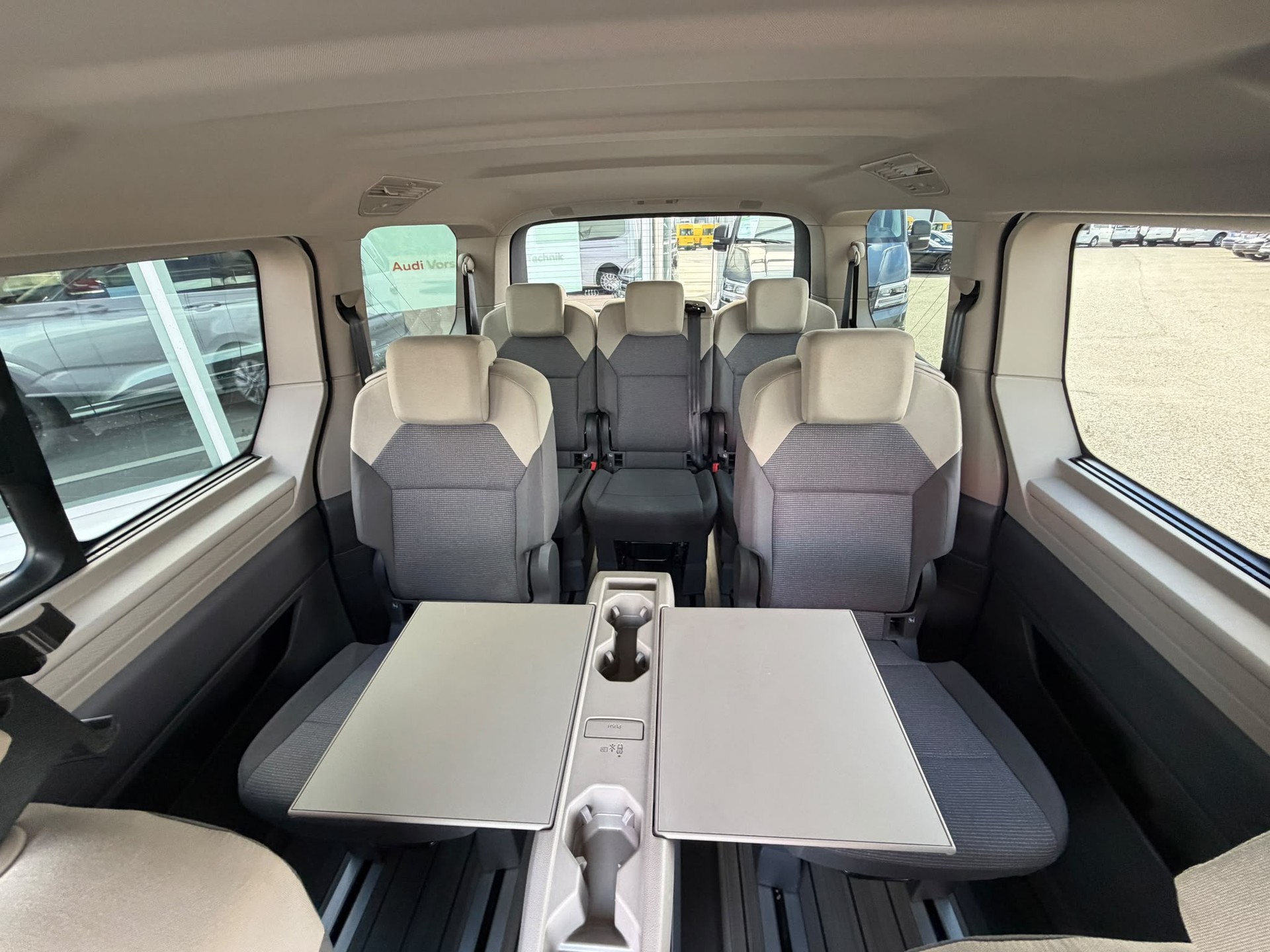 VW Multivan 2.0 TSI Liberty DSG Lang-image-21