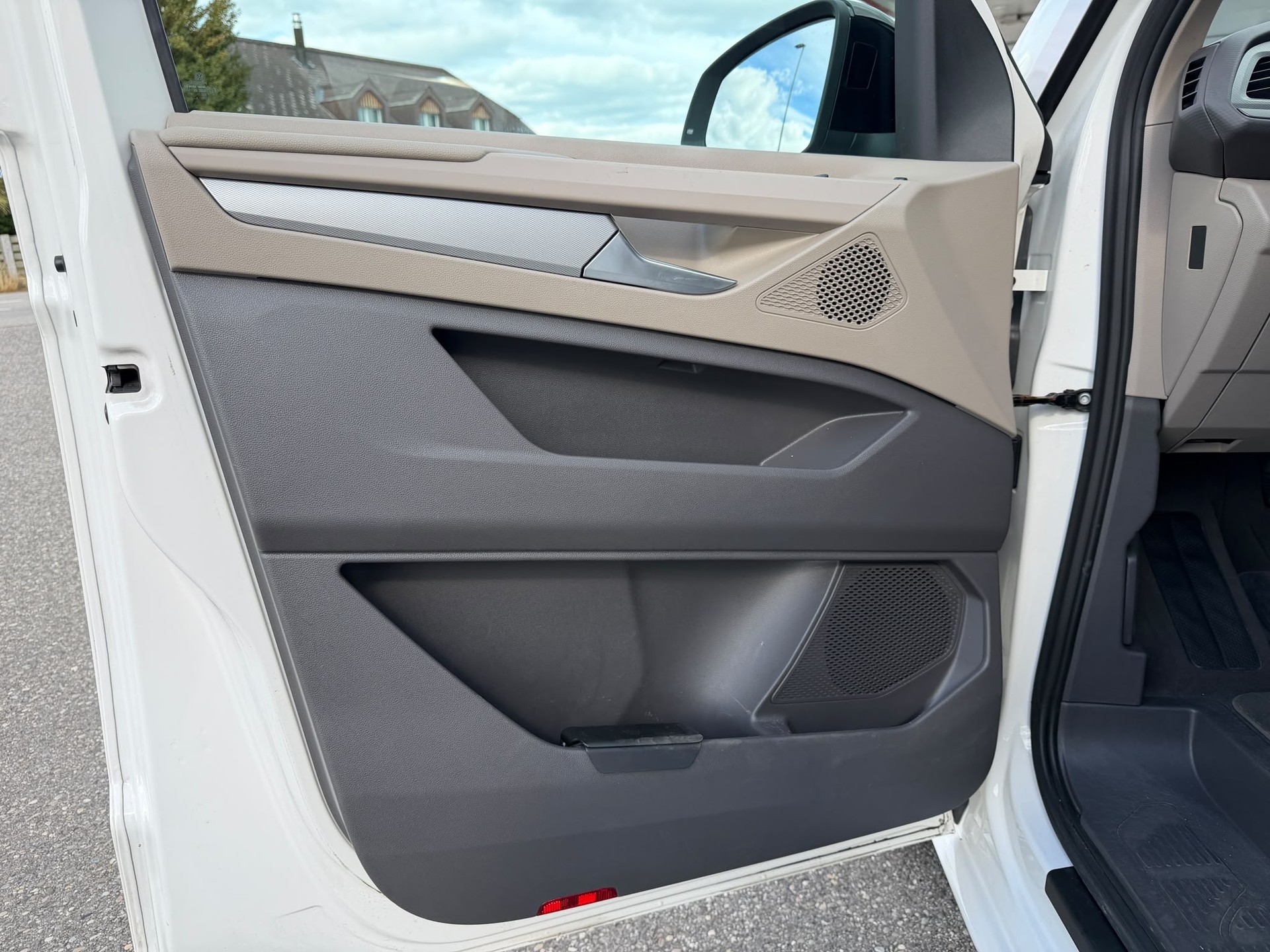 VW Multivan 2.0 TSI Liberty DSG Lang-image-11