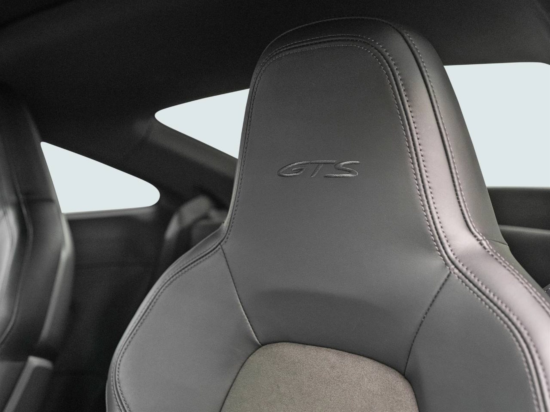PORSCHE 911 Carrera GTS-image-20