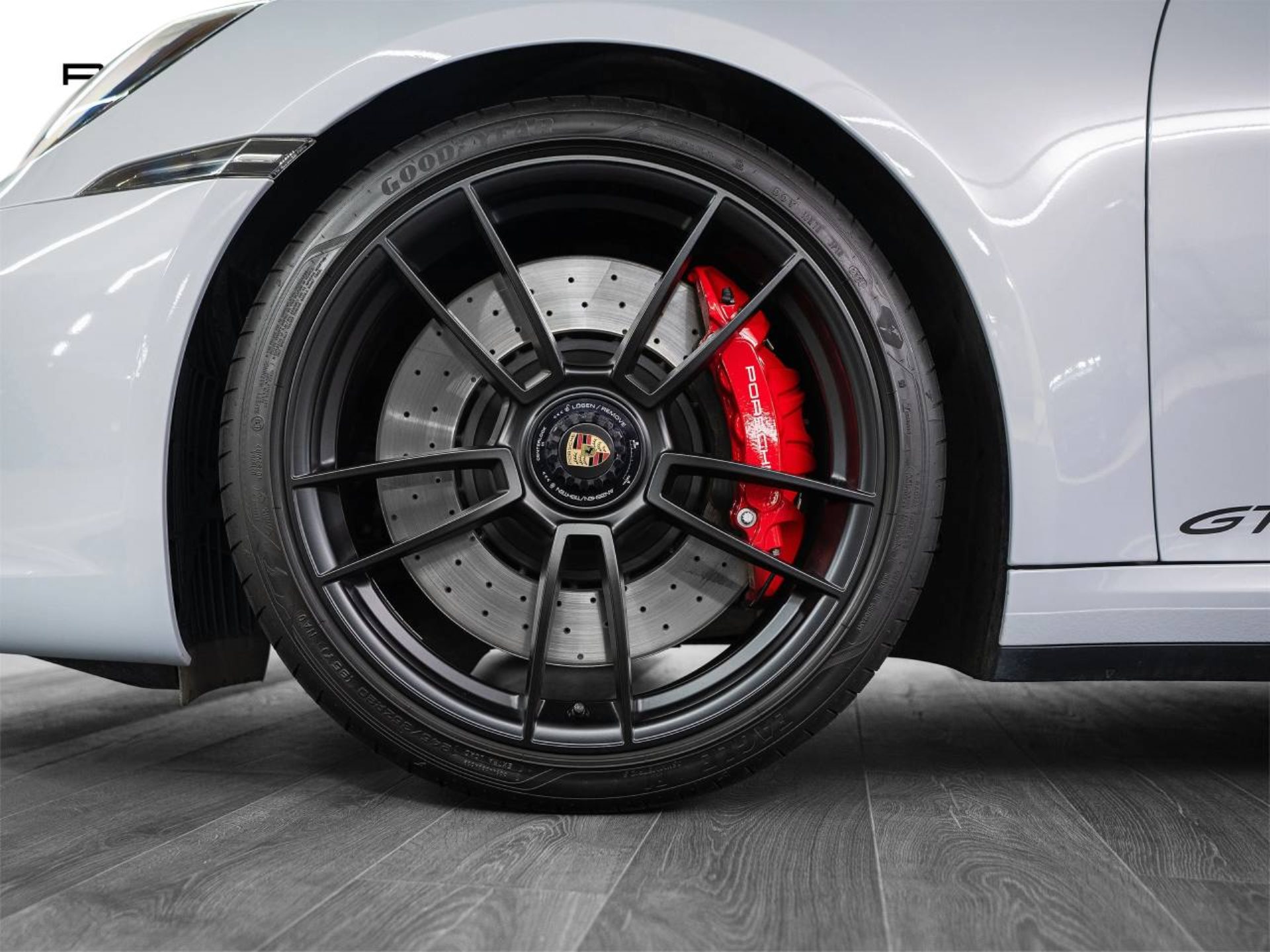 PORSCHE 911 Carrera GTS-image-10
