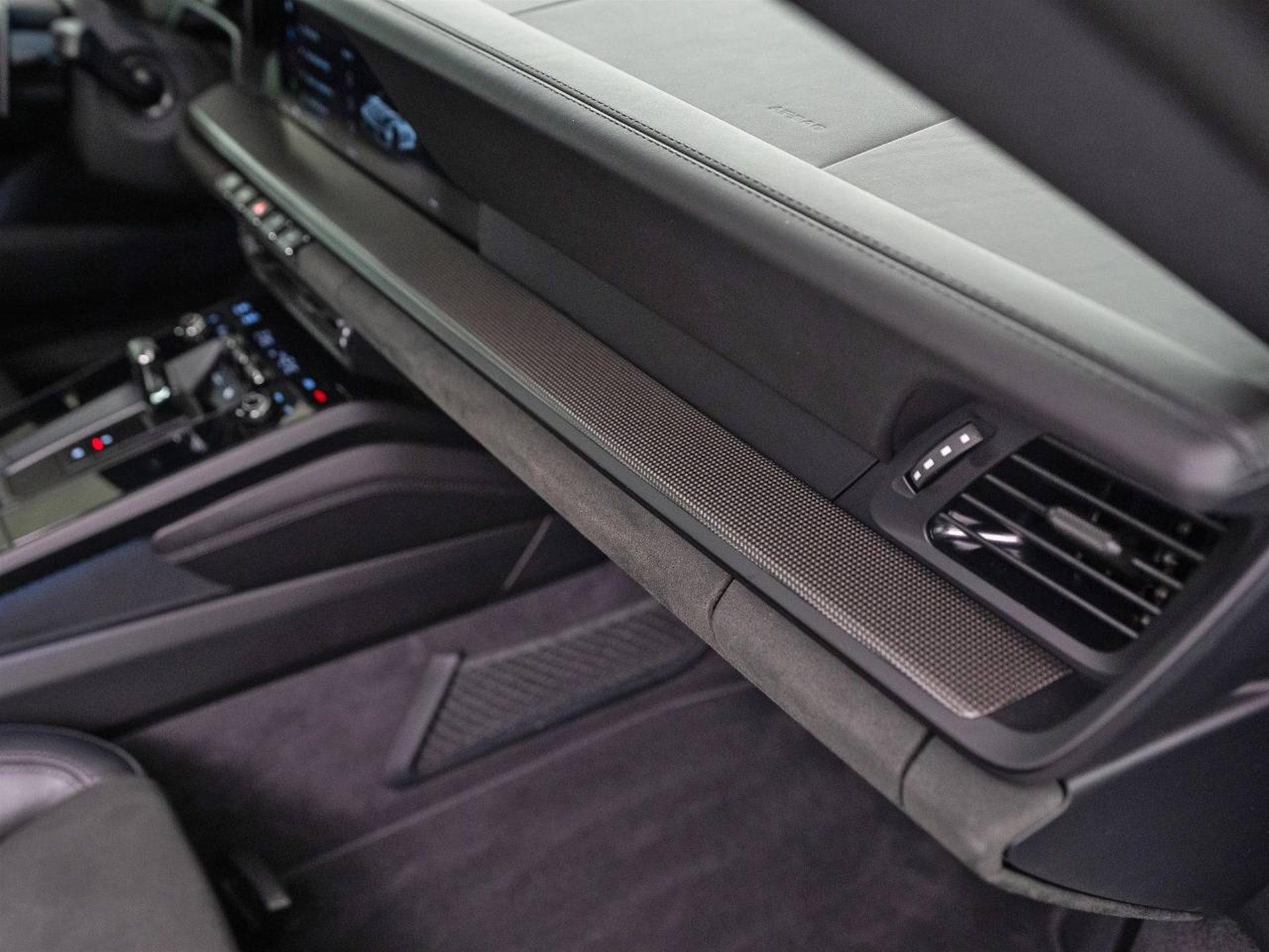 PORSCHE 911 Carrera GTS-image-19