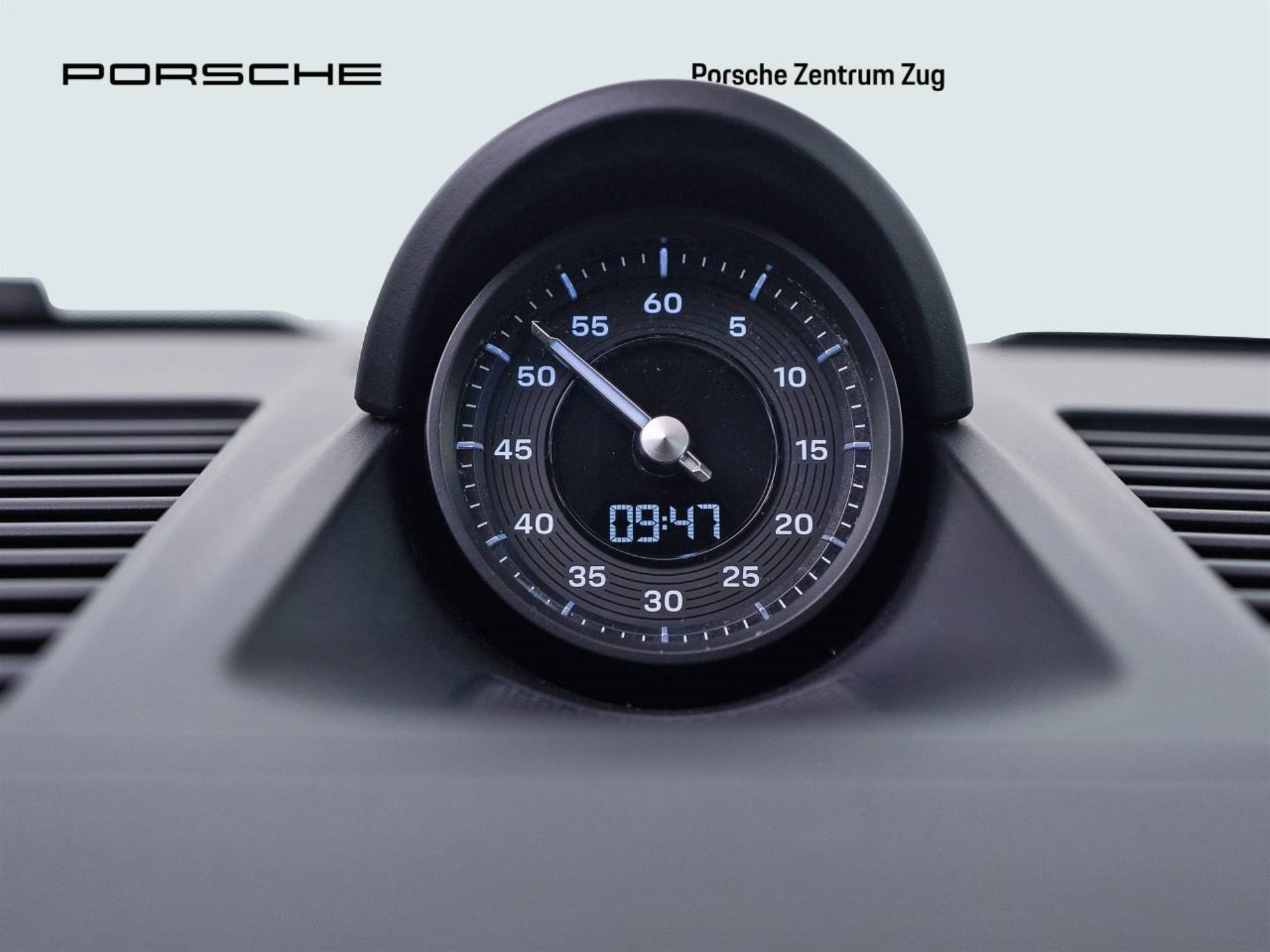 PORSCHE 911 Carrera GTS-image-25