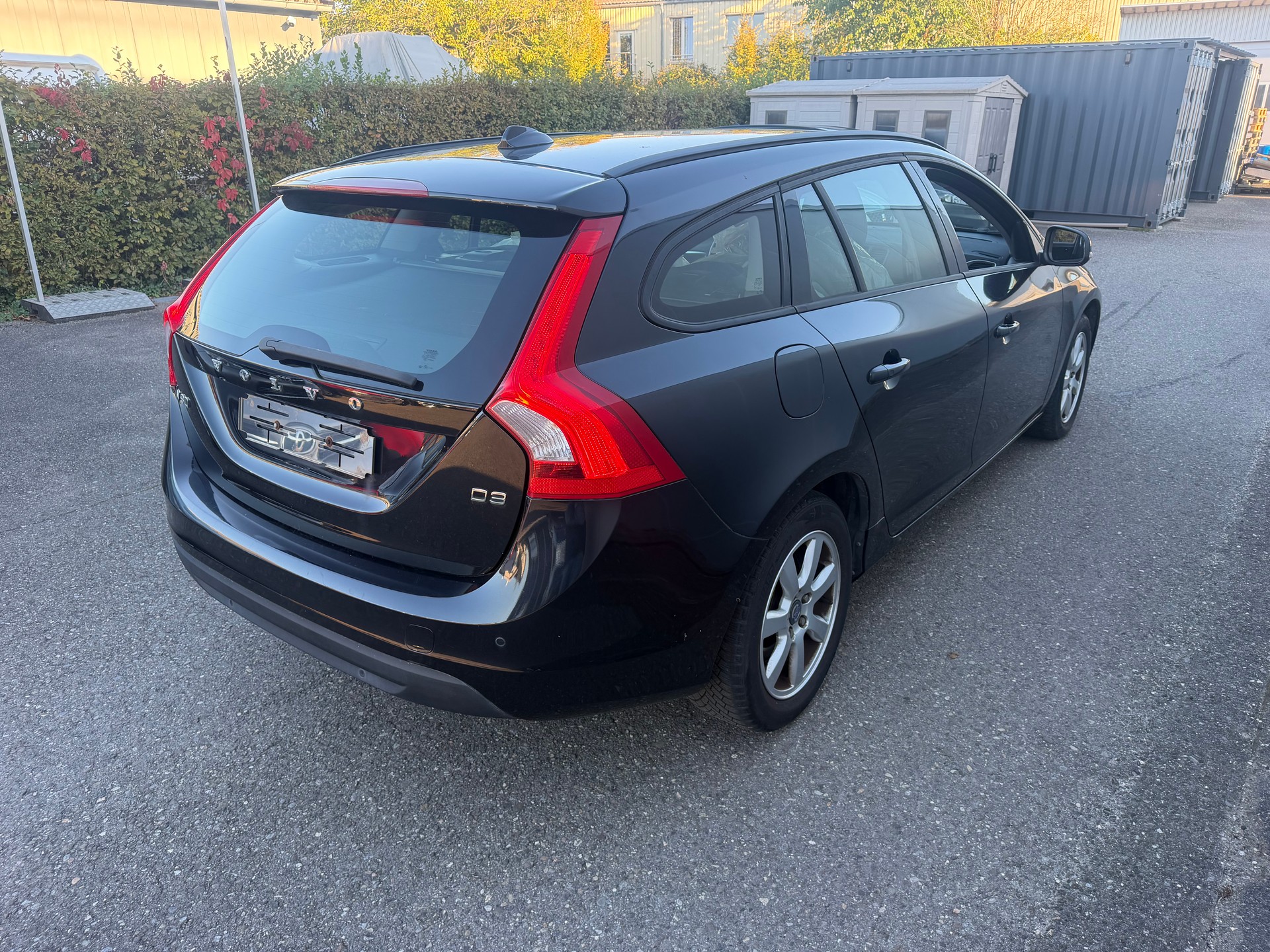 VOLVO V60 D3 Kinetic-image-3