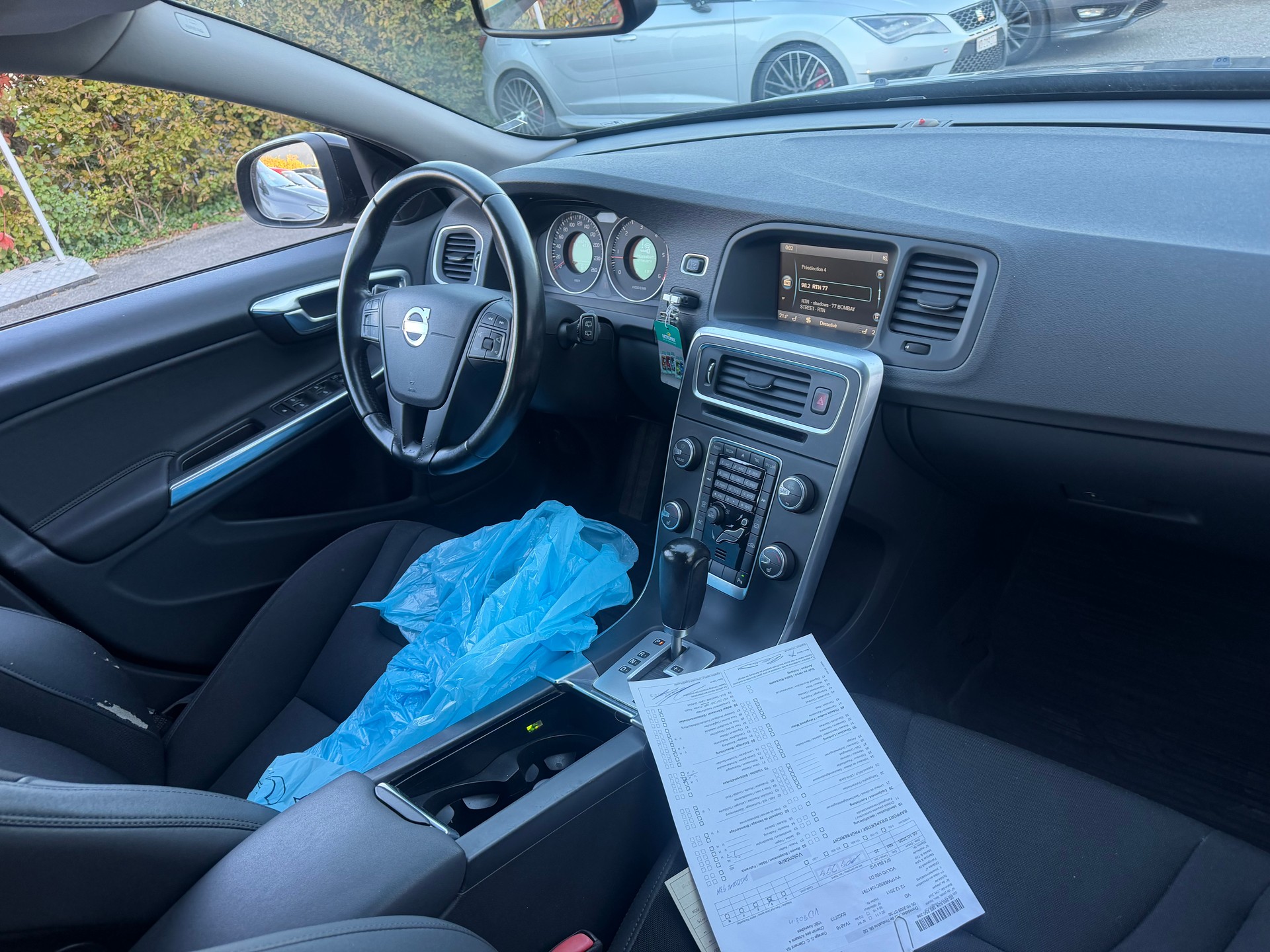 VOLVO V60 D3 Kinetic-image-1