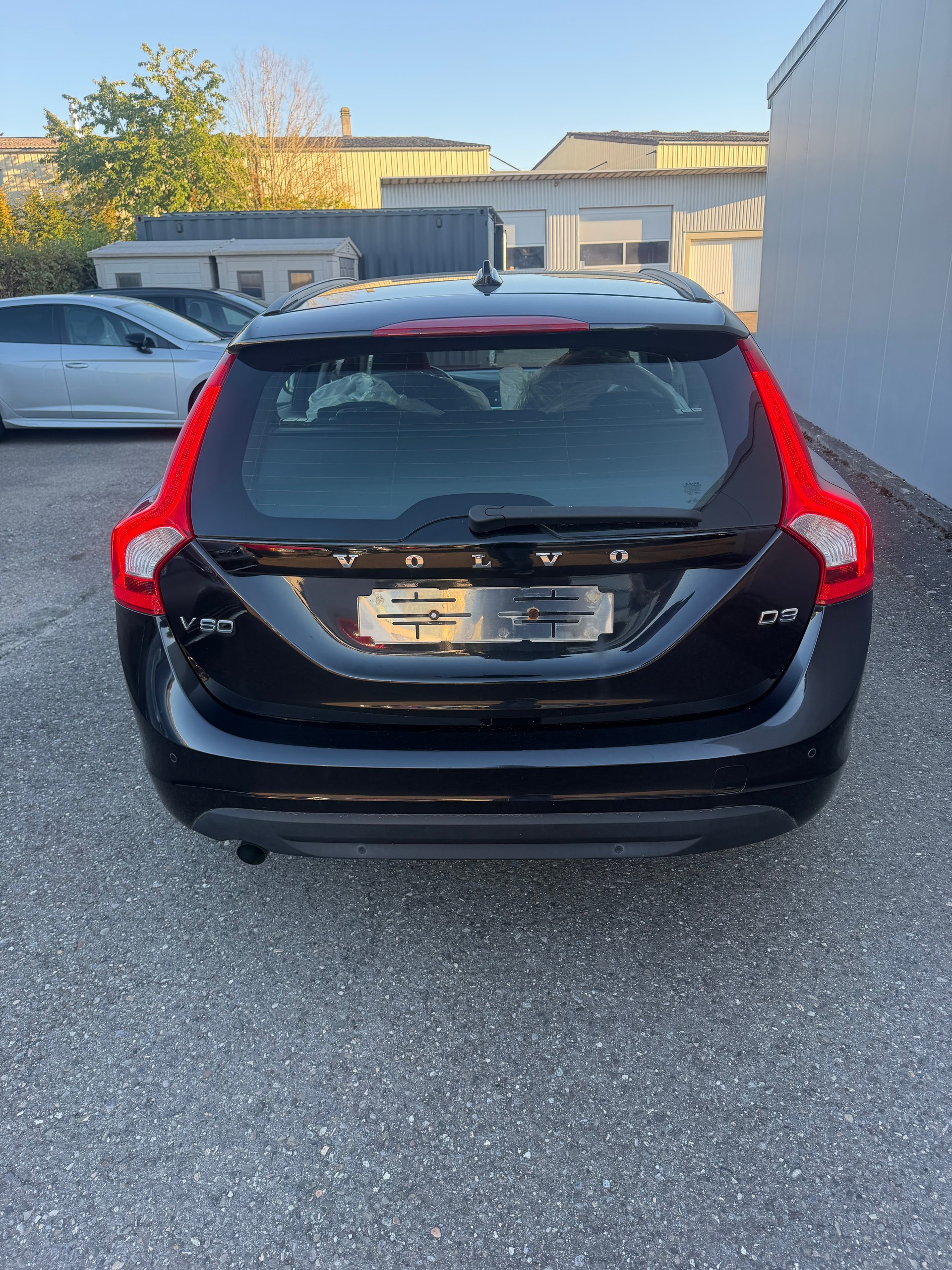 VOLVO V60 D3 Kinetic-image-4