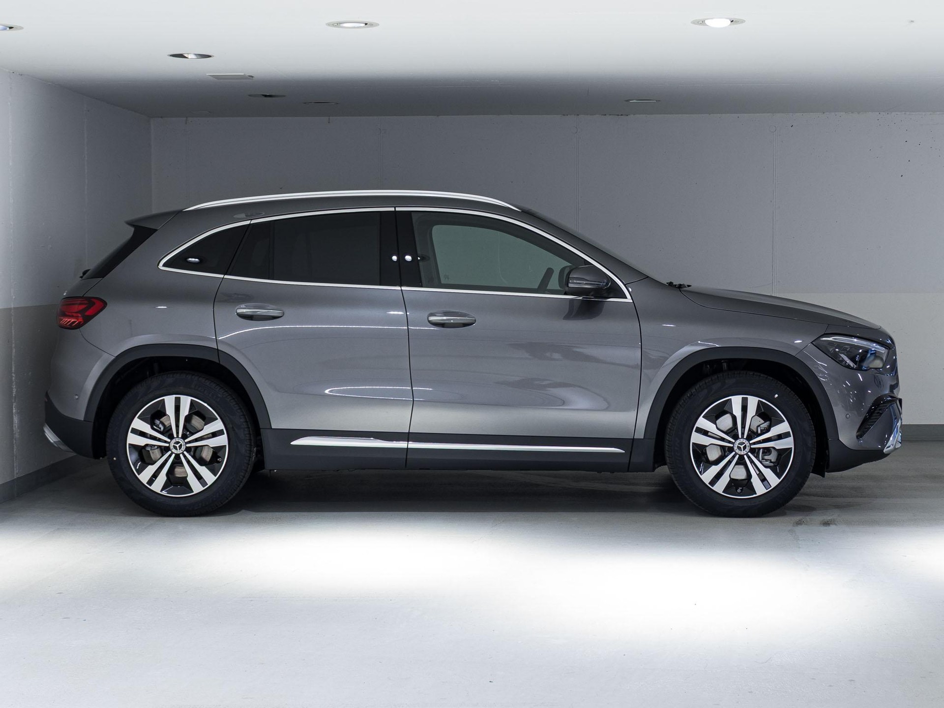 MERCEDES-BENZ GLA 220 d 4MATIC Swiss Star-image-1