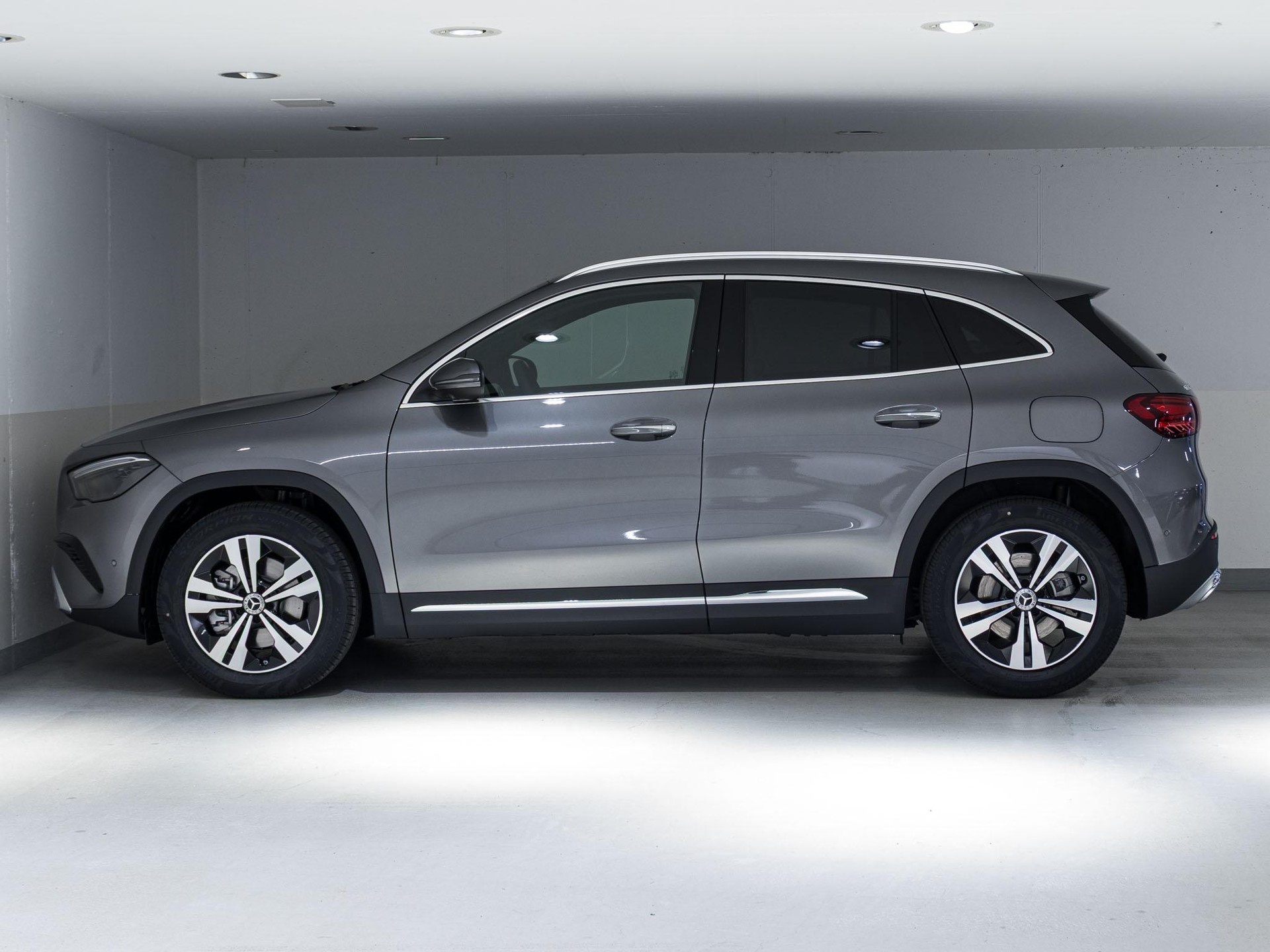 MERCEDES-BENZ GLA 220 d 4MATIC Swiss Star-image-4