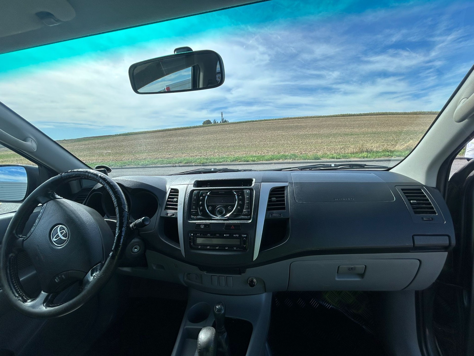 TOYOTA Hilux 4x4 DoubleCab LineaSol Premium A-image-50