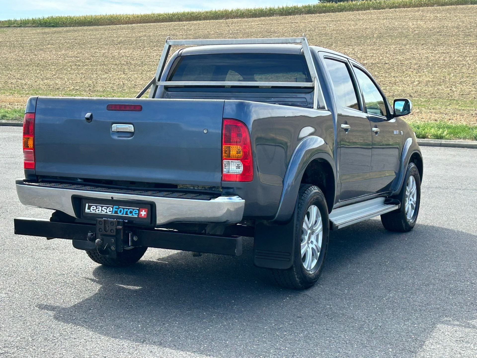 TOYOTA Hilux 4x4 DoubleCab LineaSol Premium A-image-4